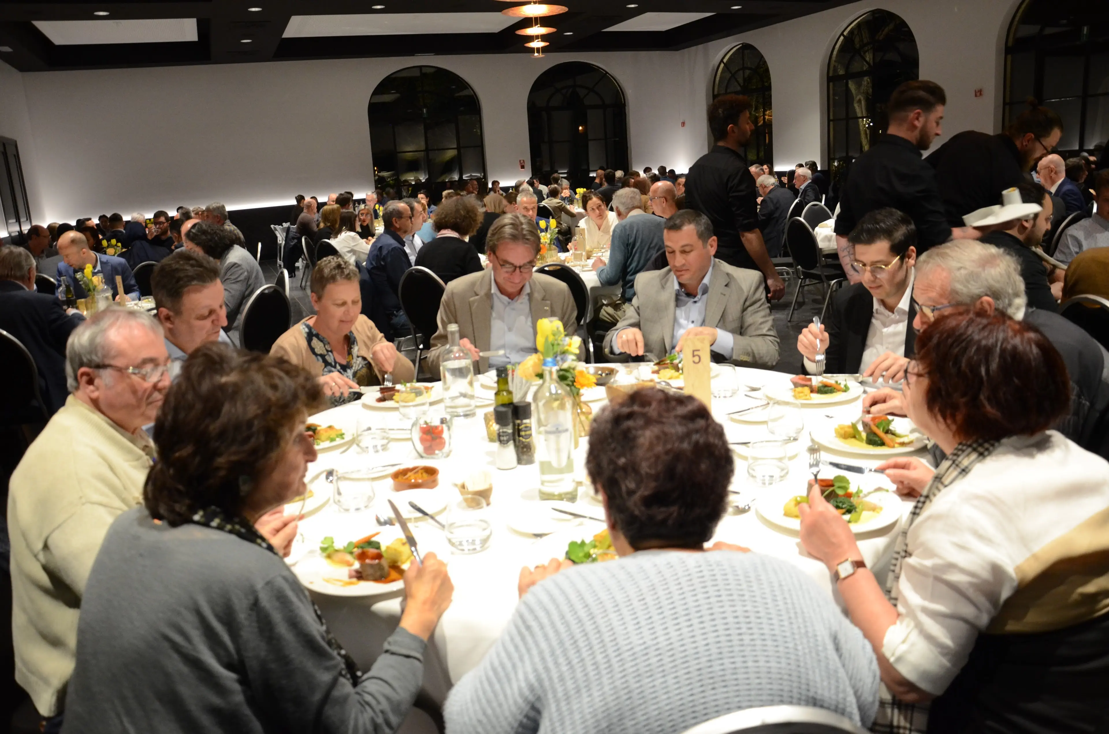 news-limburg-komt-samen-tijdens-iftar-van-11